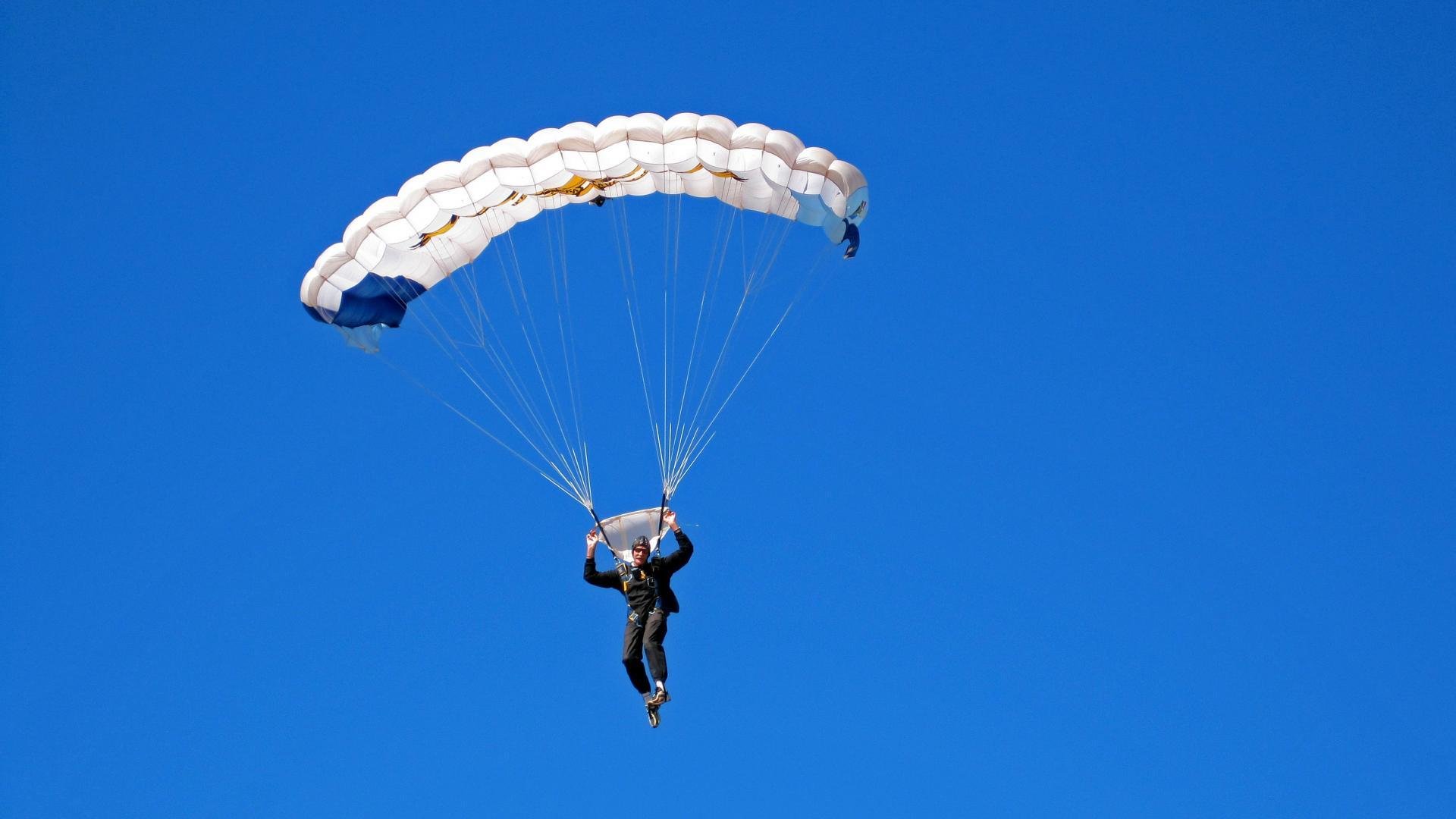 开云体育在线-当引擎轰鸣撕裂城市梦境，班凯罗如何让街道赛成为个人进攻博物馆